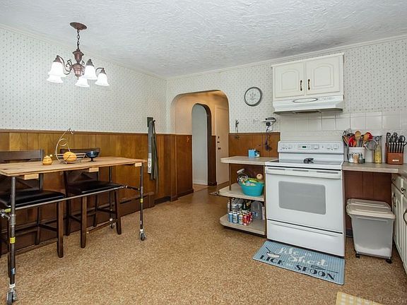 4th image of 163 Dana Ave