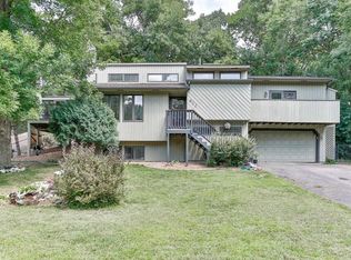 612 Hillwood Ct, Saint Paul, MN 55119