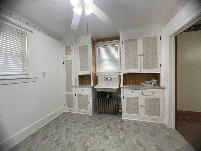 1550 W 3rd St #1 — Photo 9