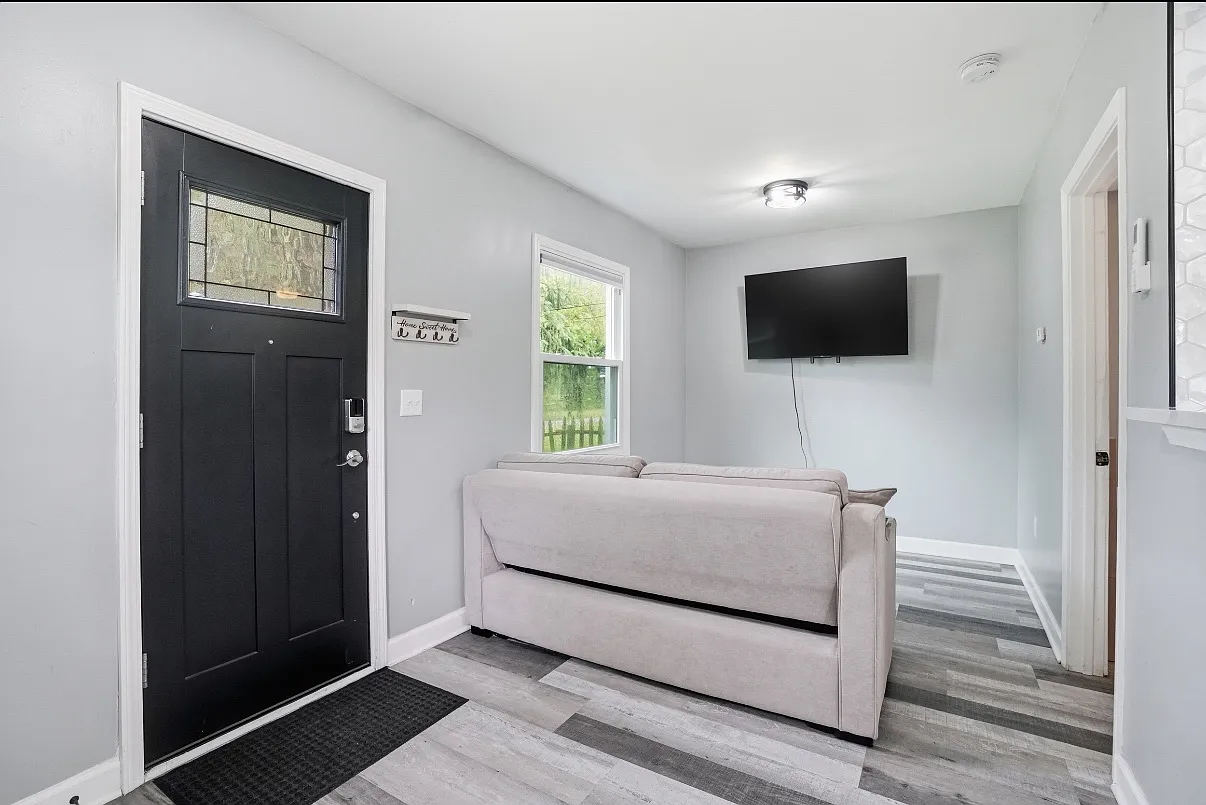 3223 E 35th Pl — Photo 2