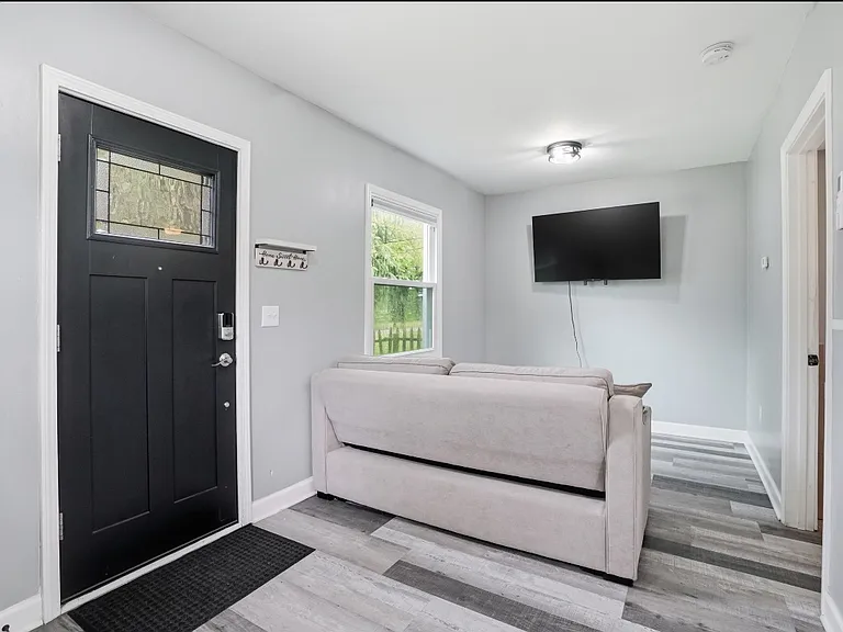 3223 E 35th Pl — Photo 2