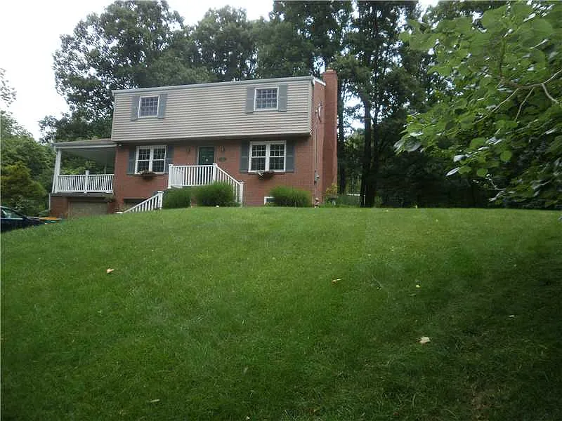 2453 Tanglewood Dr photo 1