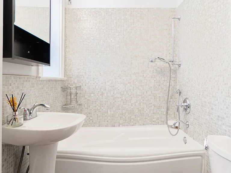 1210 N Astor St #3B — Photo 5