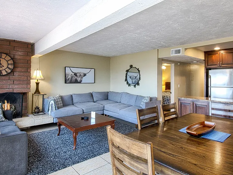 414 E Oceanfront — Photo 34