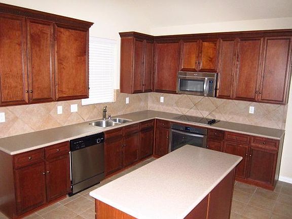 3rd image of 2521 Heatherdale Dr