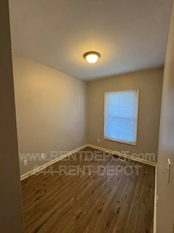 2 bed, 1.0 bath, 660 sqft, $895 — Photo 3