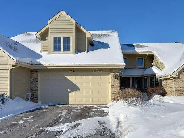 W240N2151 Dorchester Dr, Pewaukee, WI 53072