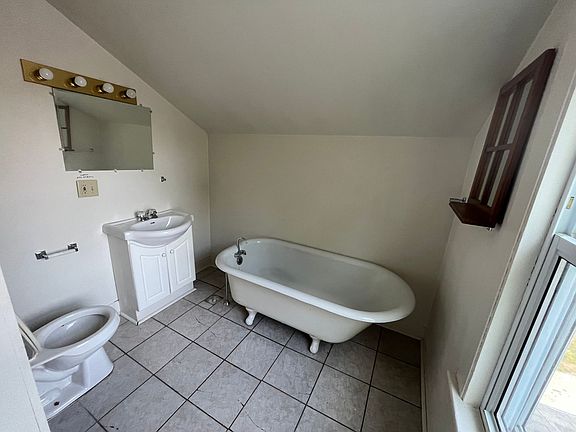 4th image of 508 Saint Clair St #A