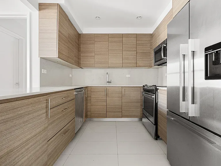 210 W 70th St #1408 — Photo 3