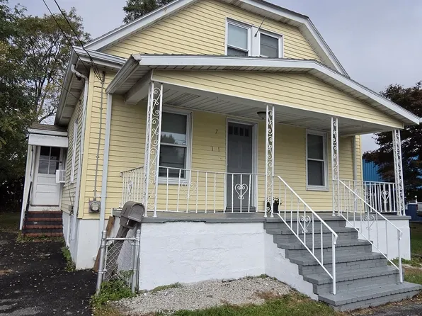 7 Garfield St, Acushnet, MA 02743