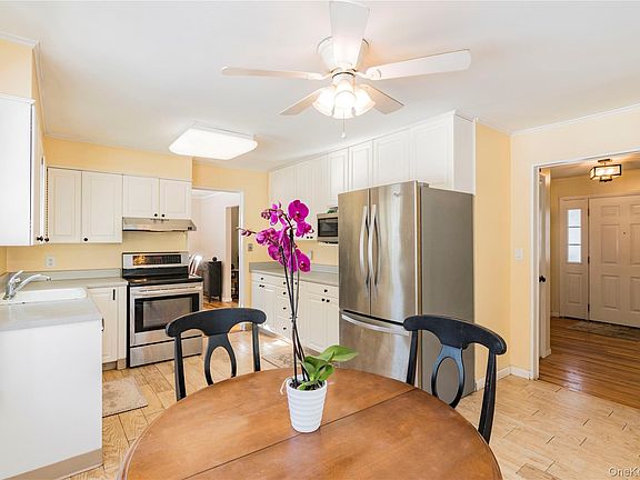 5th image of 16 Saddle Ridge Drive