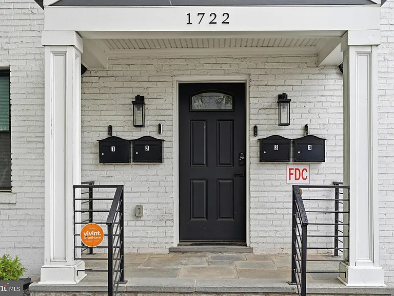 1722 W Virginia Ave NE #2 — Photo 4