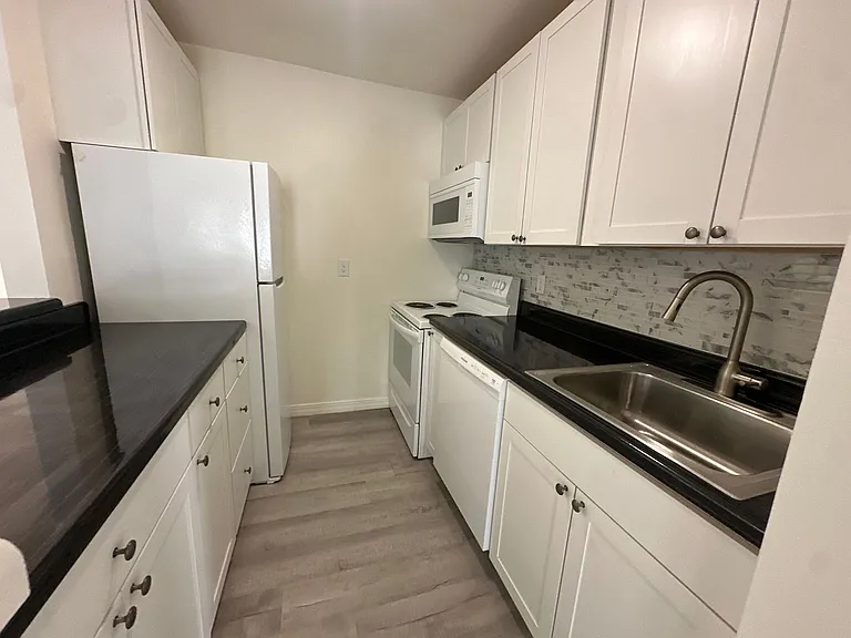 University Park Apartments near Cornell University — Photo 237