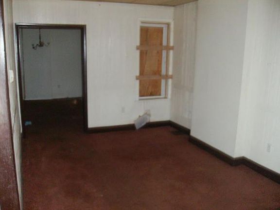 2nd image of 615 E 10th St