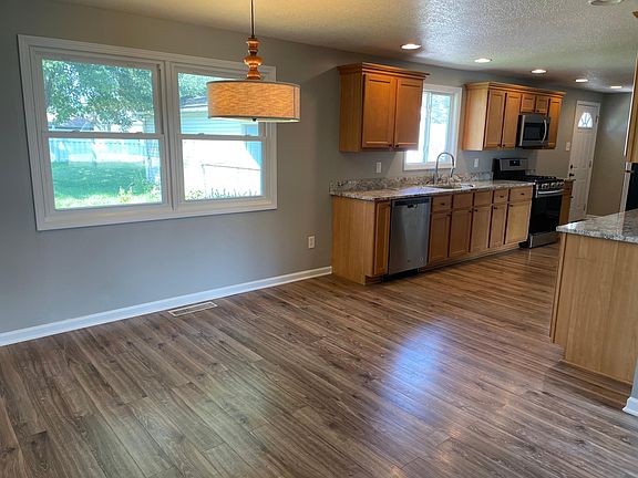 3rd image of 18 Duncan Dr