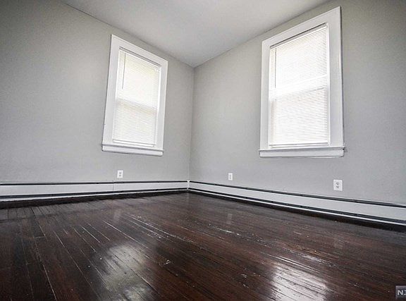 4th image of 277 21st St #1