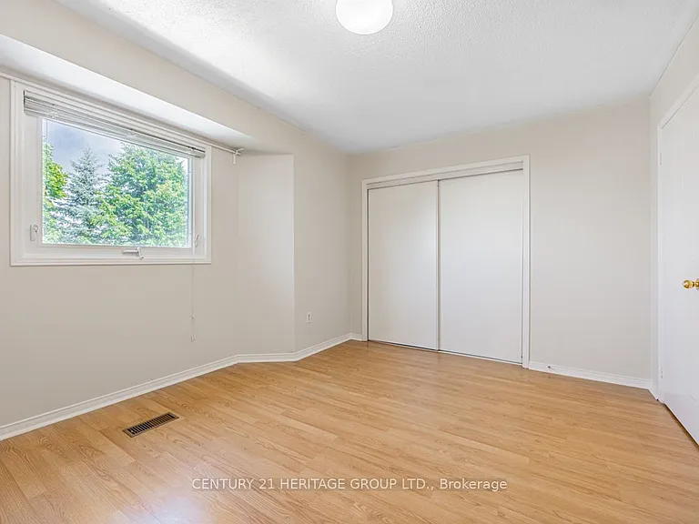 5602 Cortina Cres — Photo 11