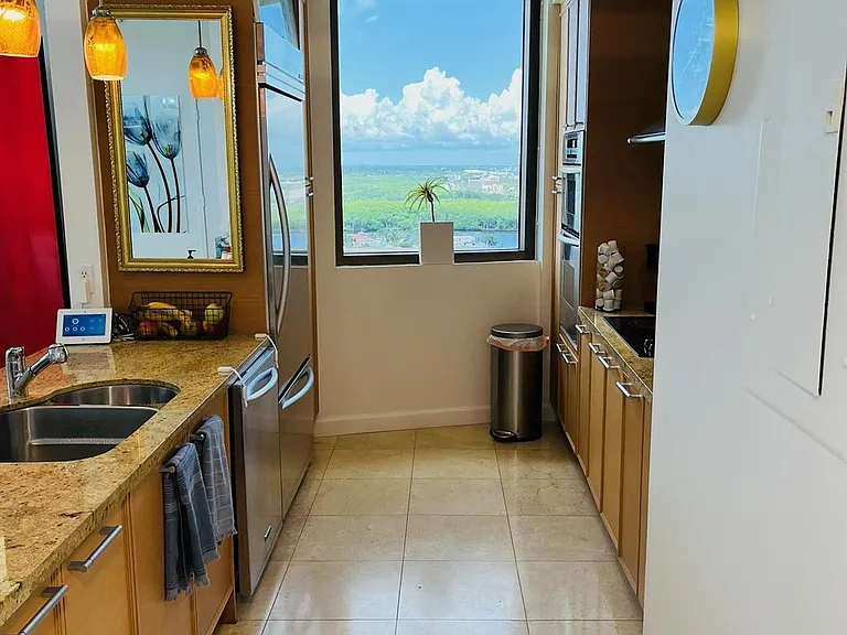 16275 Collins Ave — Photo 9
