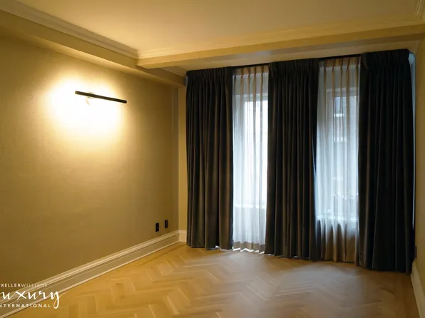 502 Park Avenue 12J image 2 of 13
