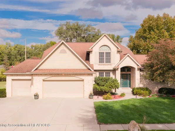 701 Drahner Dr, Eaton Rapids, MI 48827