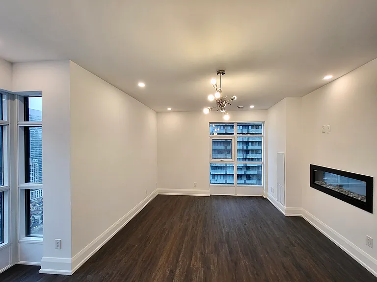 55 Charles St W — Photo 47