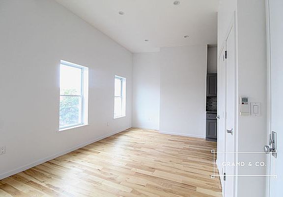 4th image of 73 Newel St