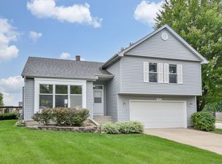 975 Millwood Dr, Bartlett, IL 60103