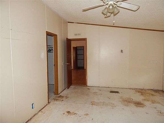 4th image of 9652 New York Ave