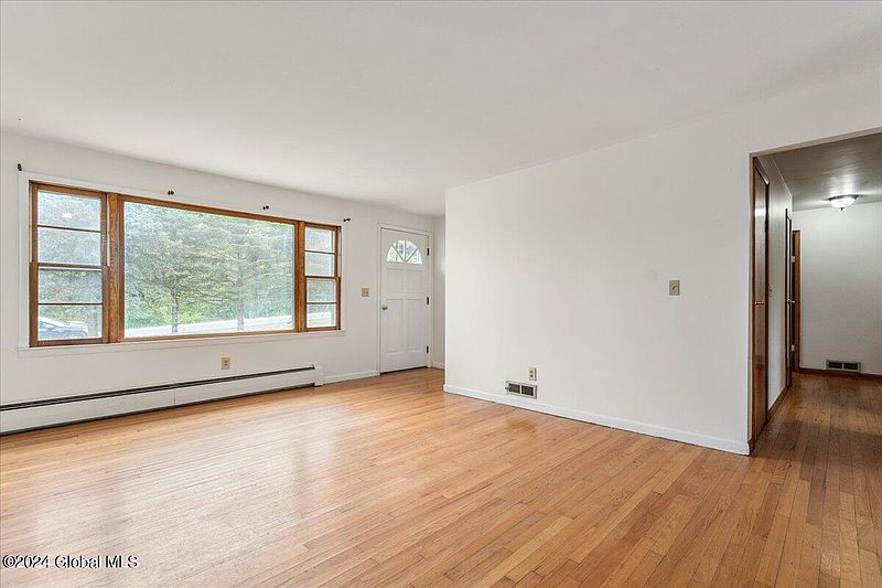 4th image of 293 Witter Road