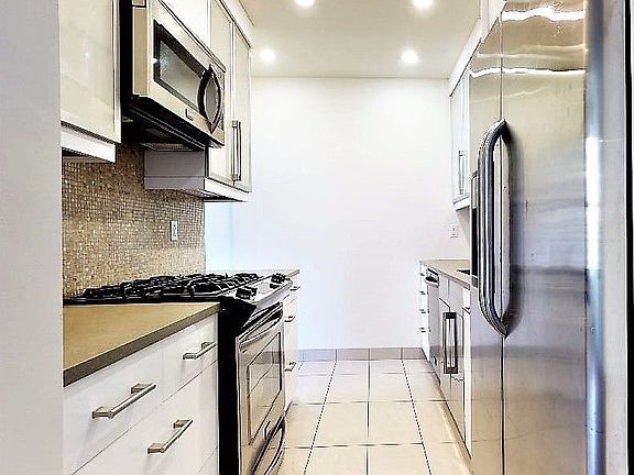 5th image of 180 W 81st St #31