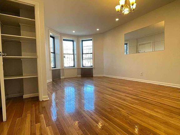 4th image of 618 Eastern Pkwy