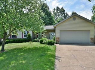 8 Cedar Knolls Ct, Weldon Spring, MO 63304