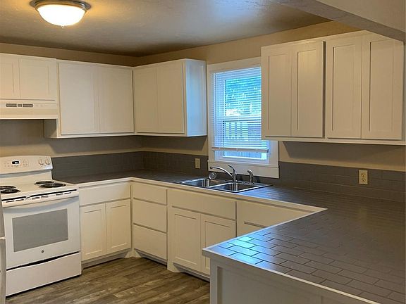 2nd image of 207 S Newell St