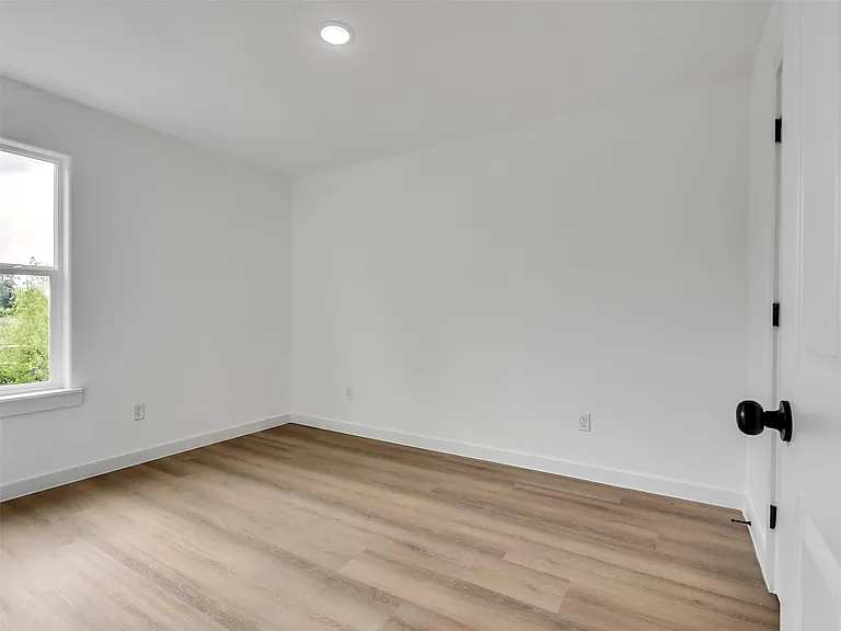 8102 Crestview #B — Photo 18