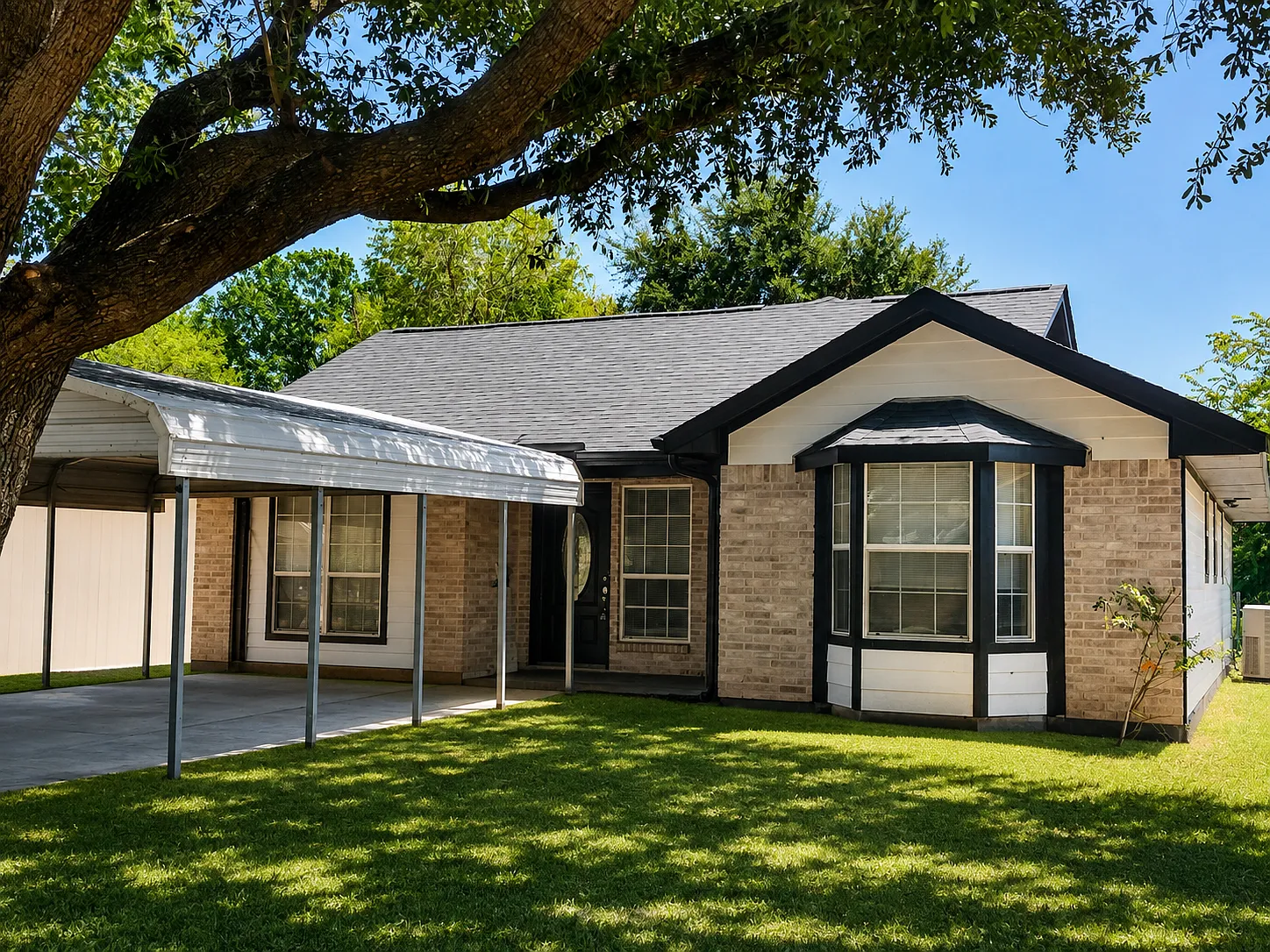 4 bed, 2.0 bath, 1499 sqft, $1,900 — Photo 2