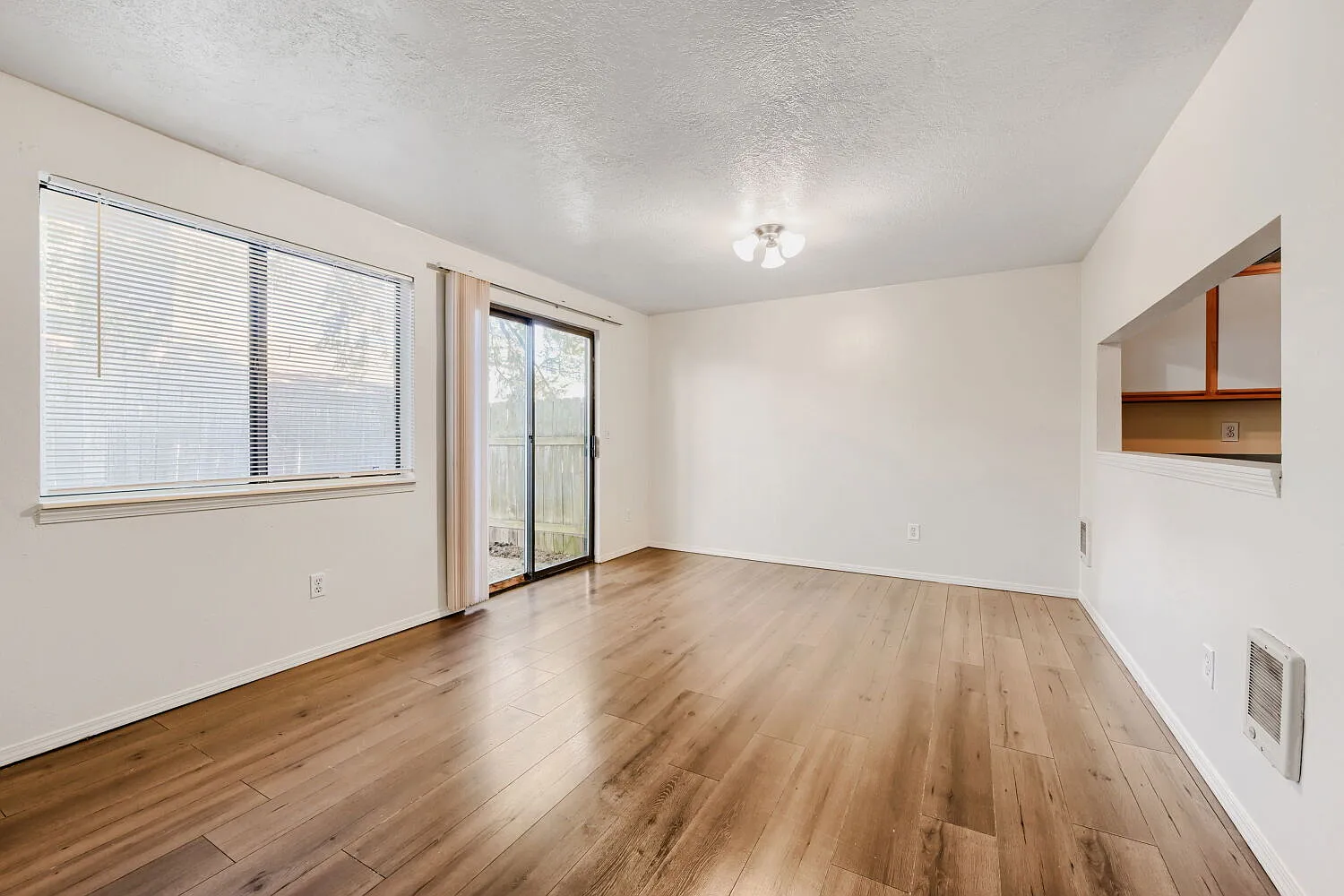 2 bed, 2.0 bath, 1034 sqft, $1,799 — Photo 2