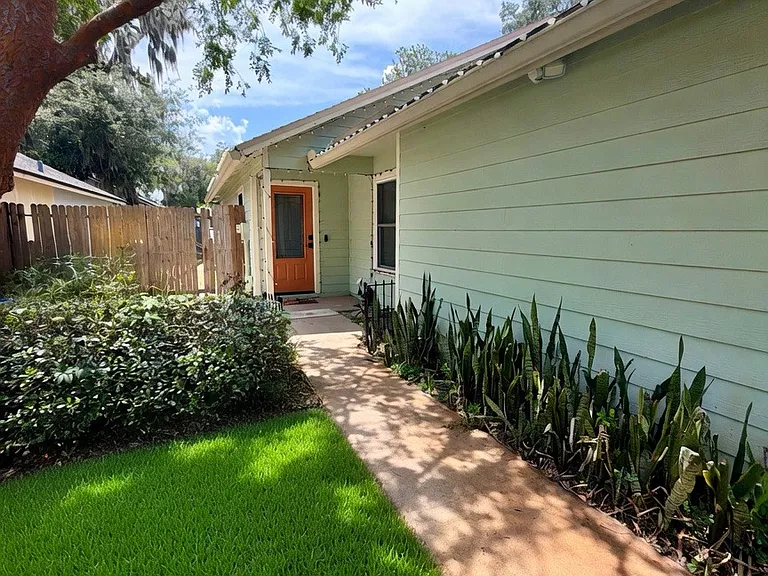 Cove Landing Dr — Photo 3
