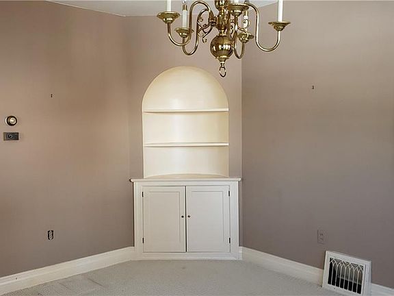 5th image of 4504 Upland Dr