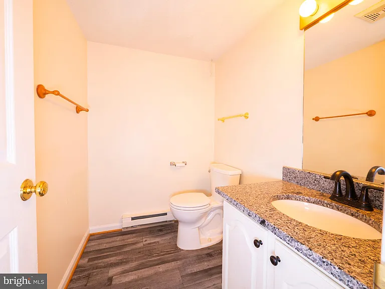 513 Jefferson St — Photo 26
