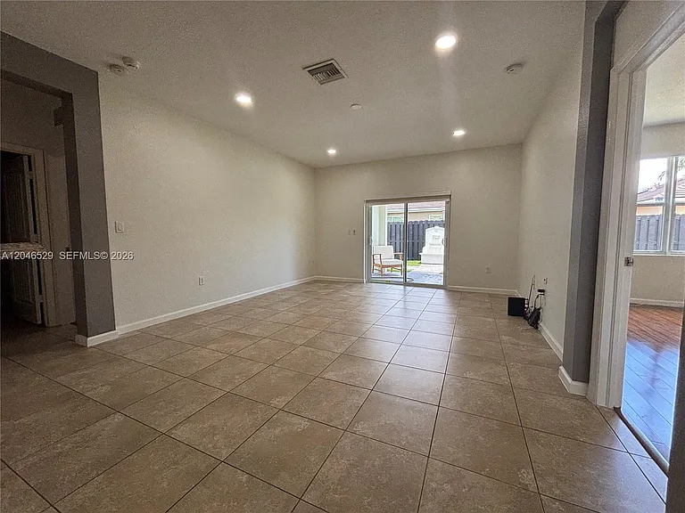3431 NE 1st St — Photo 11