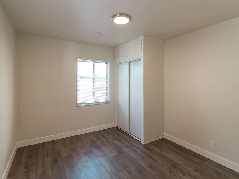 425 W Garfield Ave — Photo 6