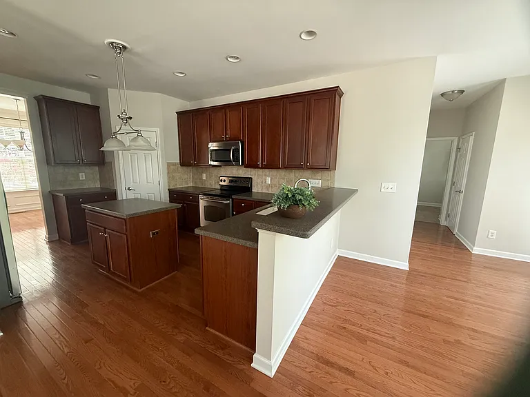 225 Stoke Hammond Ct — Photo 5