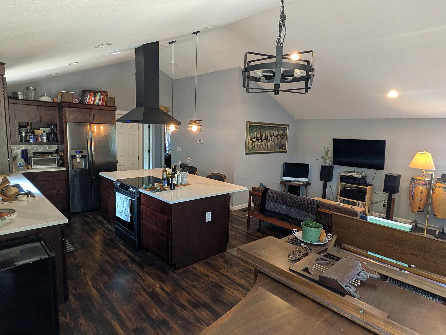 4 bed, 2160 sqft, $4,100 — Photo 1