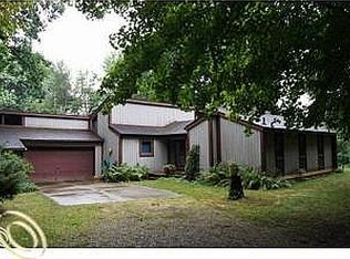 1745 Slater Rd, Lapeer, MI 48446