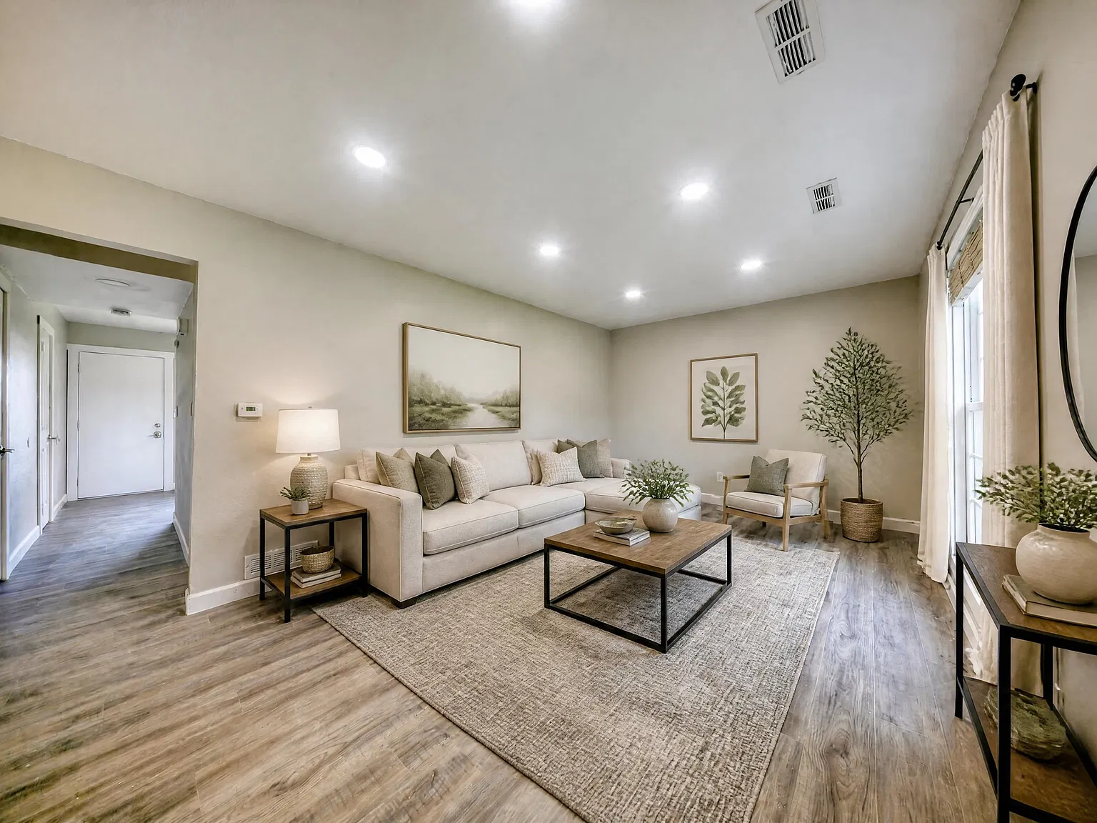 3 bed, 1.5 bath, 1304 sqft, $2,750 — Photo 3
