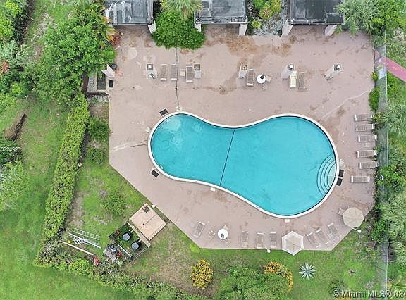4th image of 2831 Somerset Dr APT 317