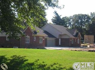 4550 Hampton Ct S, Warren, MI 48092