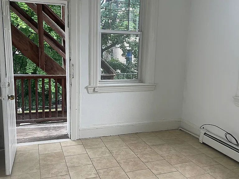 178 Howe Ave #3 — Photo 6