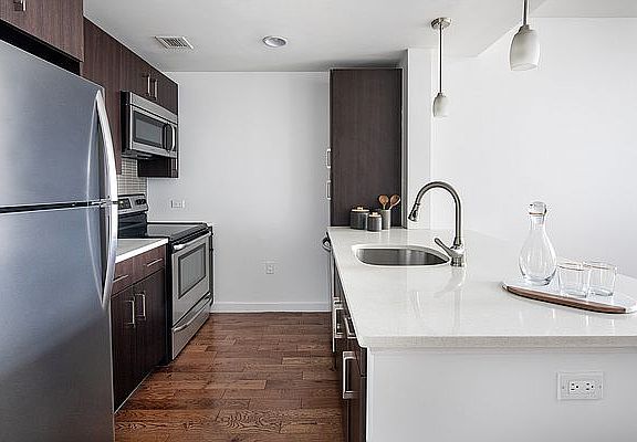 5th image of 260 W 26th St APT 8F