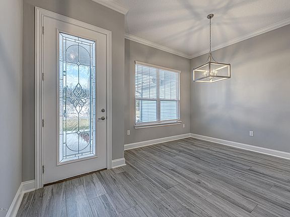 3rd image of 305 Crystal Lake Dr